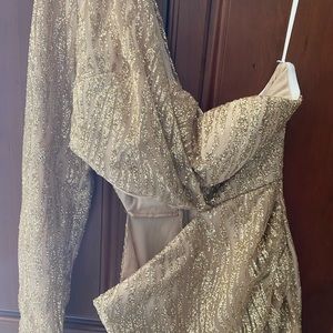 brand new never worn fancy dress, is a size medium or size 4/6